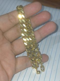(Category: ) located in . Submitted by geefashion143 (Listing ID 1446359889, Image 1). Description: .