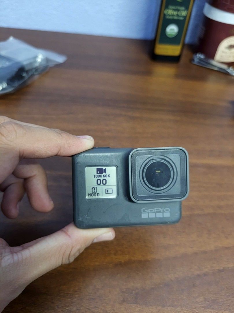 GoPro HERO5 Black Action Camera (Category: Cameras) located in Machang. Submitted by amyrfaisal (Listing ID 1446348867, Image 1). Description: bare condition bereh blako 8/10 bagi semua fullset siap beg besar terbaik utk ride, menyelam, dll. battery x2 charger x1 waterproof casing x1 sponge x1 floating stick x1 ado byk lagi dlm beg tanpa sd card nego.