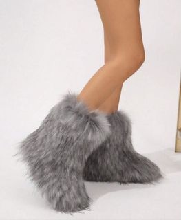 (Category: ) located in . Submitted by wardrobebymami (Listing ID 1446474180, Image 1). Description: .