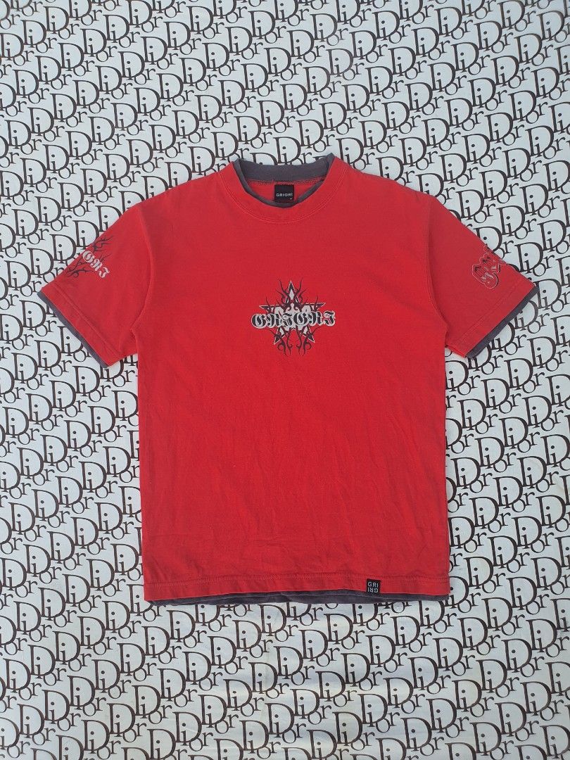 GRI T-Shirt Red Skull Graphic Tee (Category: Tshirts & Polo Shirts ) located in San Fernando. Submitted by retro.district. (Listing ID 1446534752, Image 1). Description: - GRI Red T-shirt - Features a cool skull graphic on both front and back - Tag indicates size M (please check measurements if needed) - Perfect for casual everyday wear - Unique sleeve details add extra style - Feel free to ask any questions!.