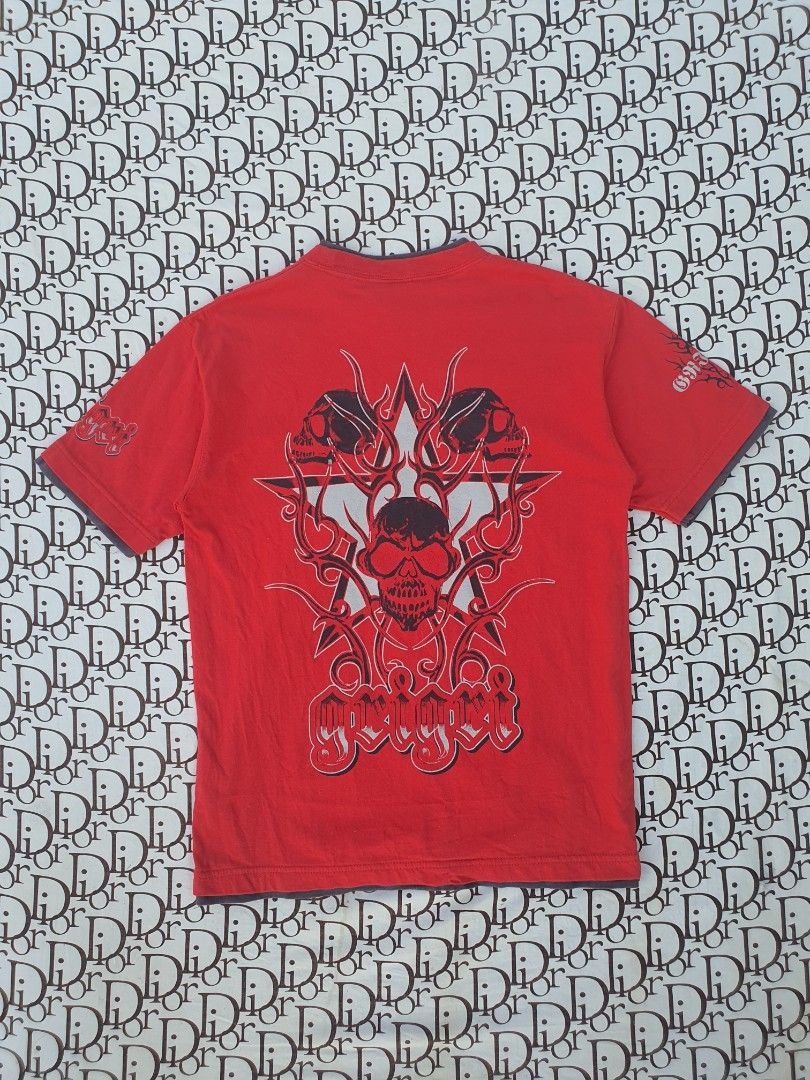 GRI T-Shirt Red Skull Graphic Tee (Category: Tshirts & Polo Shirts ) located in San Fernando. Submitted by retro.district. (Listing ID 1446534752, Image 2). Description: - GRI Red T-shirt - Features a cool skull graphic on both front and back - Tag indicates size M (please check measurements if needed) - Perfect for casual everyday wear - Unique sleeve details add extra style - Feel free to ask any questions!.