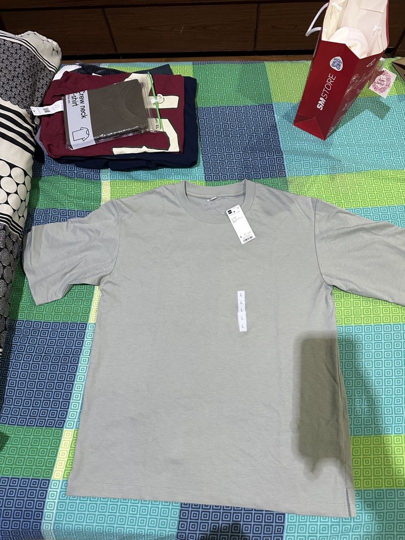 GU Oversized T-shirt - Light Green - Size L (Category: Tshirts & Polo Shirts ) located in Manila. Submitted by keabkk (Listing ID 1446499873, Image 1). Description: - GU Oversized Crew Neck T-shirt - Color: Light Green - Size: L - Brand New with Tags Attached - Never been worn.