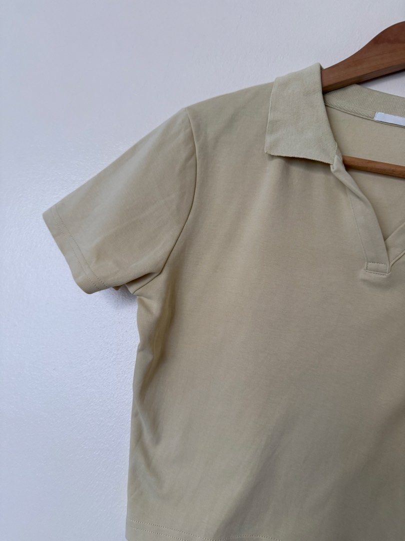 Gu semi crop ribbed collared top (Category: Shirts) located in Makati City. Submitted by cutefabph (Listing ID 1446464829, Image 3). Description: 🛍️Pls.take time to read… 🛍️ Pls take note that some ww photos are inspired & not the actual one itself. 🛍️🛍️Gentle Reminder:🛍️🛍️ We measured every item esp trousers & other bottoms thru flat-lay… We will not allow refund & return anymore. So pls take time to read the description box to avoid hassl