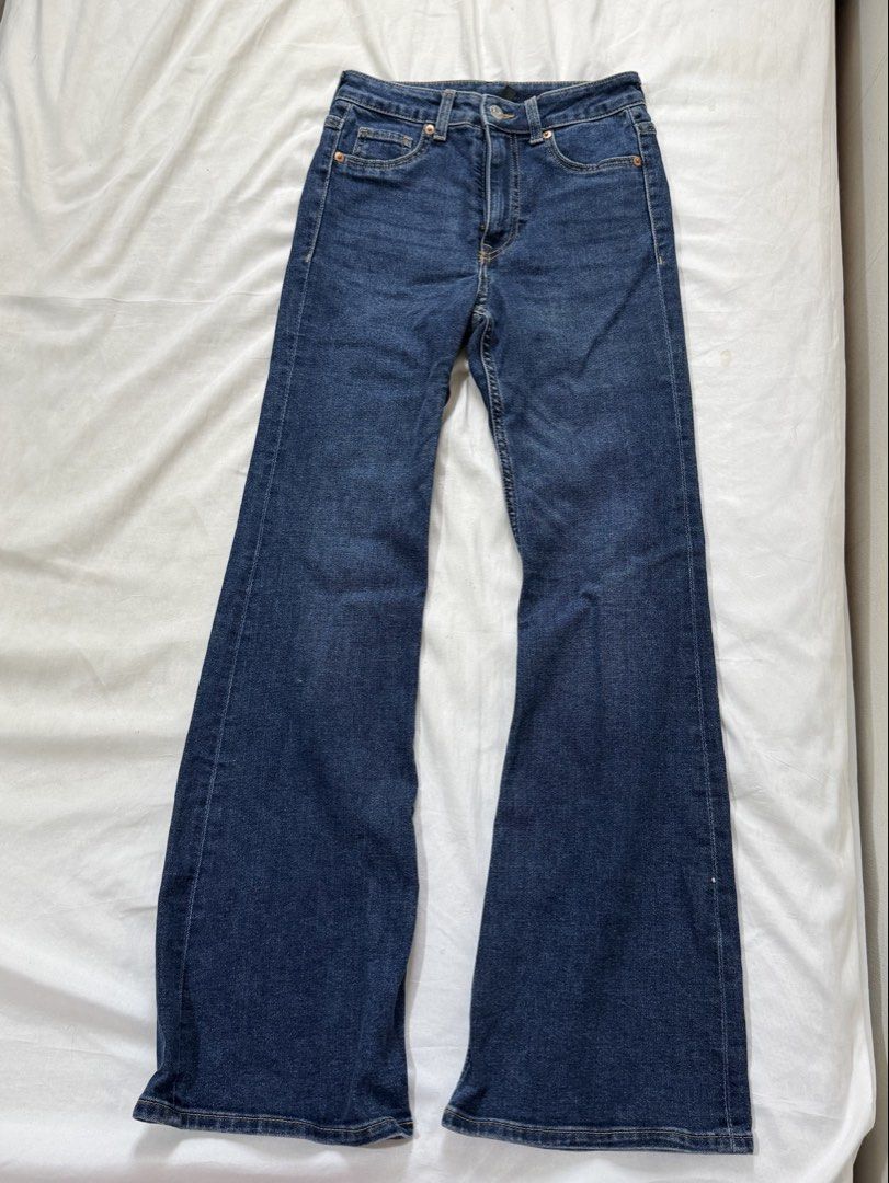 H&M Flare Pants (Category: Jeans) located in Bacoor. Submitted by c8declutters (Listing ID 1446410786, Image 1). Description: H&M Flare Pants Color: Dark Blue Size: 34 & 36 Condition: Used a few times Rfs: doesnt fit me Price: ₱700 each (Selling 2 pairs).