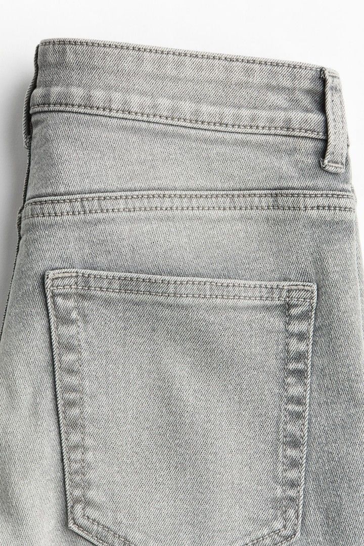 H&M Flated High Jeans Jeans (Category: Jeans) located in Manila. Submitted by _mlb94 (Listing ID 1446481916, Image 3). Description: H&M Flared High Jeans - Grey flared jeans - Washed-out denim look - Zipper and button - Ideal for casual outfits Used once. Decluttering. ₱300.