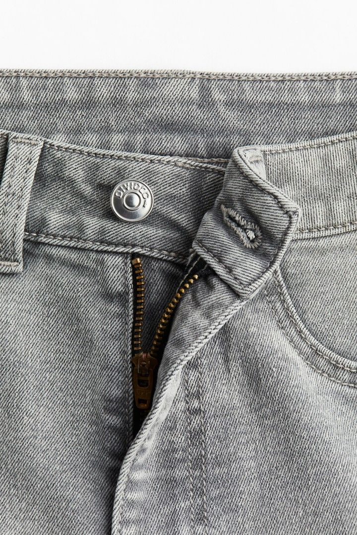 H&M Flated High Jeans Jeans (Category: Jeans) located in Manila. Submitted by _mlb94 (Listing ID 1446481916, Image 2). Description: H&M Flared High Jeans - Grey flared jeans - Washed-out denim look - Zipper and button - Ideal for casual outfits Used once. Decluttering. ₱300.
