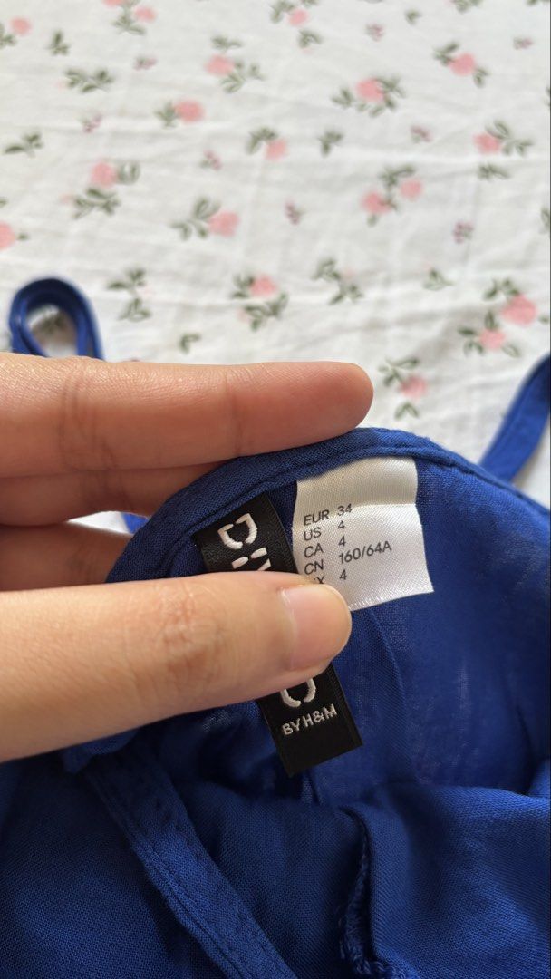 H&M Royal Blue V-Neck Romper (Category: Rompers) located in Lucban. Submitted by ogchic (Listing ID 1446355867, Image 2). Description: - Royal blue romper from H&M - V-neck - Elasticated waist for a comfortable fit - Delicate spaghetti straps - Flared shorts for a stylish silhouette - Versatile for casual days or evening events.