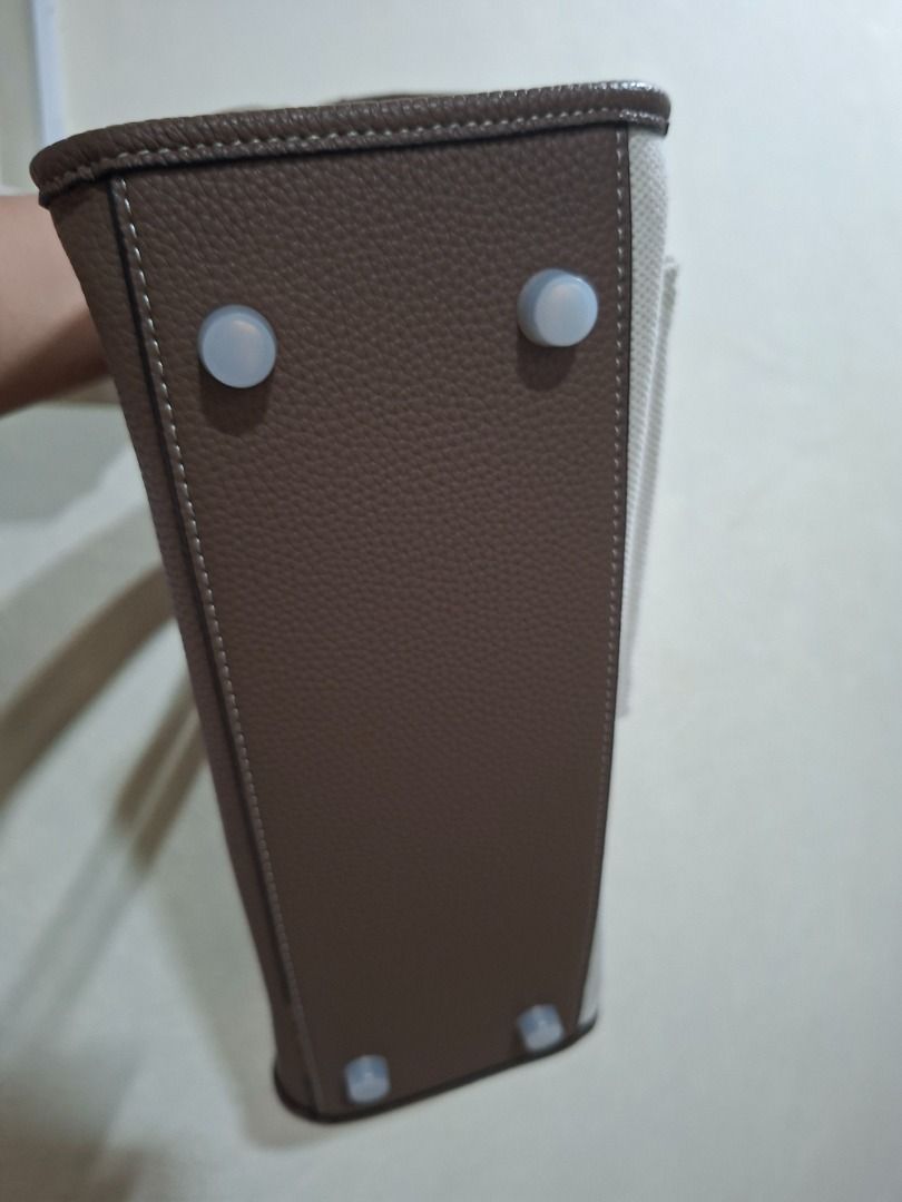 HOLB TOAST BAG (Category: Luxury Bags & Wallets) located in Caloocan City. Submitted by ednamanlapaz21 (Listing ID 1446357783, Image 3). Description: .