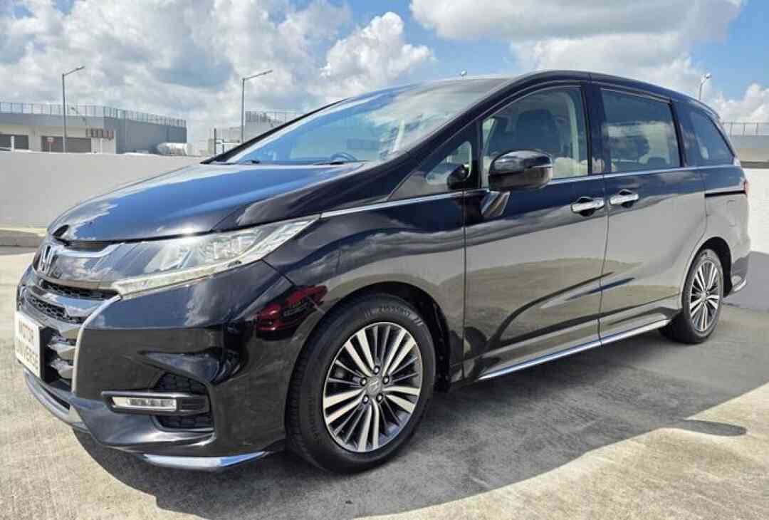 Honda Odyssey 2.4 EXV-S NAVI [MY15] (A) (Category: Used Cars) located in Singapore. Submitted by motoruniverse (Listing ID 1446385049, Image 3). Description: Showroom: CARRO CENTER 60 JALAN LAM HUAT #04-37/38 CARRO CENTER Singapore 737869 Strong and reliable Honda Odyssey suitable for fetching more passengers! Well maintained by previous owner! 100% Loan Approval! 100% in house loan and bank loan available, call now and arrange viewing with us to