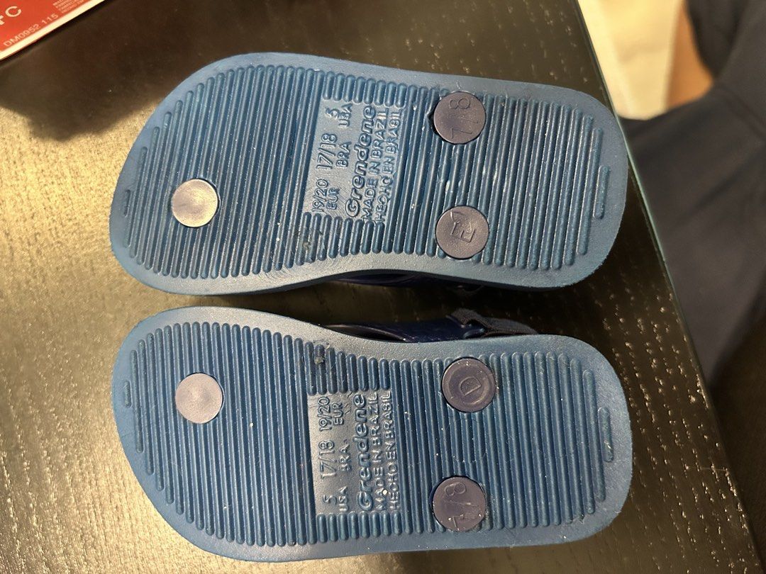 Ipanema Kids Navy Blue Flip Flops with Seagull & Duck Design (Category: Babies & Kids Fashion) located in Kuala Lumpur. Submitted by dddin18 (Listing ID 1446381106, Image 2). Description: - Cute navy blue Ipanema flip flops - Features a fun seagull and duck design with colorful accents - Easy slingback strap for a secure fit - Great for beach days or casual wear - Made in Brazil Ipanema Baby Flip Flops (Original) – EU 17/18 Original Ipanema baby 