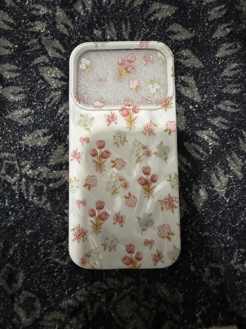 Iphone 17pro case (Category: Cases & Covers) located in Kuala Lumpur. Submitted by ninanb (Listing ID 1446480098, Image 1). Description: Bought & never used.