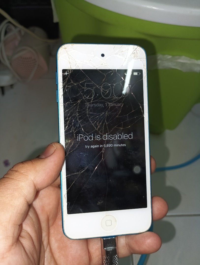 IPOD 7 BROKEN (Category: CDs & DVDs) located in Kepala Batas. Submitted by haniflamin91 (Listing ID 1446353733, Image 1). Description: IPOD 7 BROKEN SCREEN CRACK IPOD DISABLED NO PASSWORD AS IT IS DONT ASK TECHNICHIAN QUESTION IM NOT AN EXPERT CHARGING OK BATTERY UNKNOWN SPEAKER UNKNOWN.