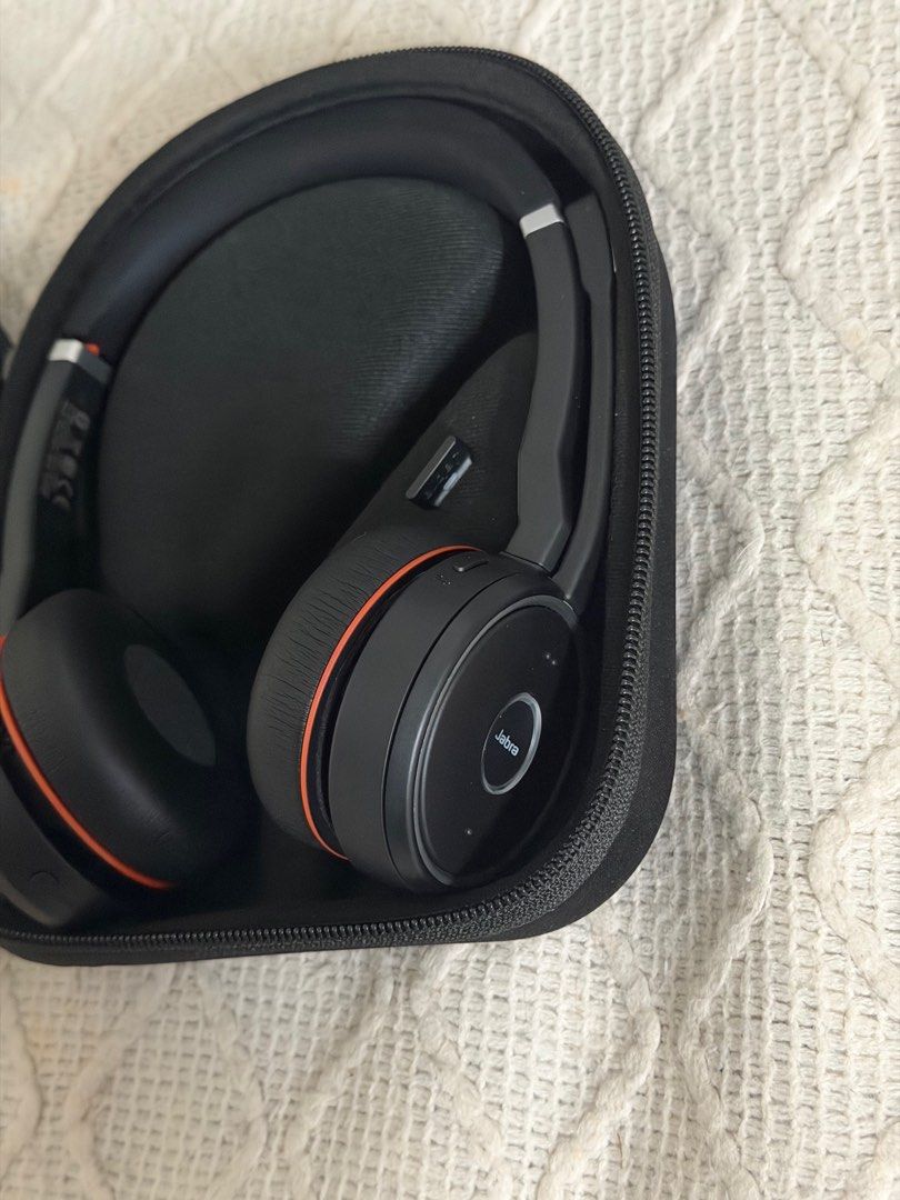 Jabra Evolve 75 Headphones with Case (Category: Headphones & Headsets) located in Muntinlupa City. Submitted by kfces (Listing ID 1446528399, Image 3). Description: - Jabra Evolve 75 headphones - Wireless - Noise Cancelling - Includes: original carrying case and documentation - Perfect for: calls & music - Features comfortable earcups for extended wear MOP: Gcash/ BPI.