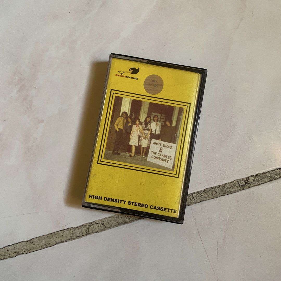Kaset white shoes & the couples company (Kategori: CD, DVD & Lainnya) berada di Jakarta Selatan. Dikirim oleh oct______ (ID iklan 1446419846, Gambar 1). Deskripsi: Kaset wsatcc self titled Pita ok Mulus , Cover kaku, no booklet .