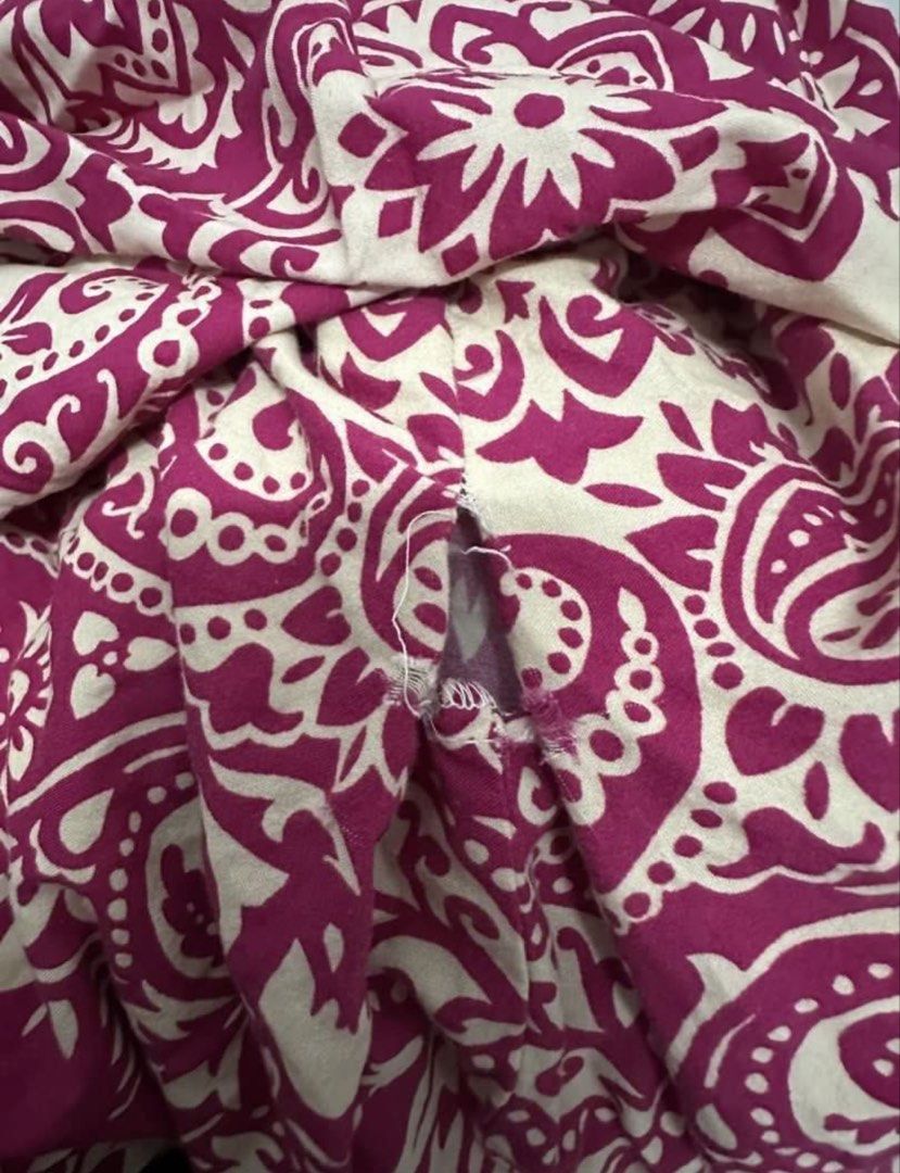 Kurung Ariani (Category: Baju Kurung & sets) located in Port Klang. Submitted by tolongbeli.com (Listing ID 1446401183, Image 3). Description: - Ariani Ready-to-Wear Baju Kurung Set - Size: XXL - Colour: Bold Magenta and Cream Paisley Print - Closure: Back Zipper - Condition: Minor tear near side seam (refer to last photo) .