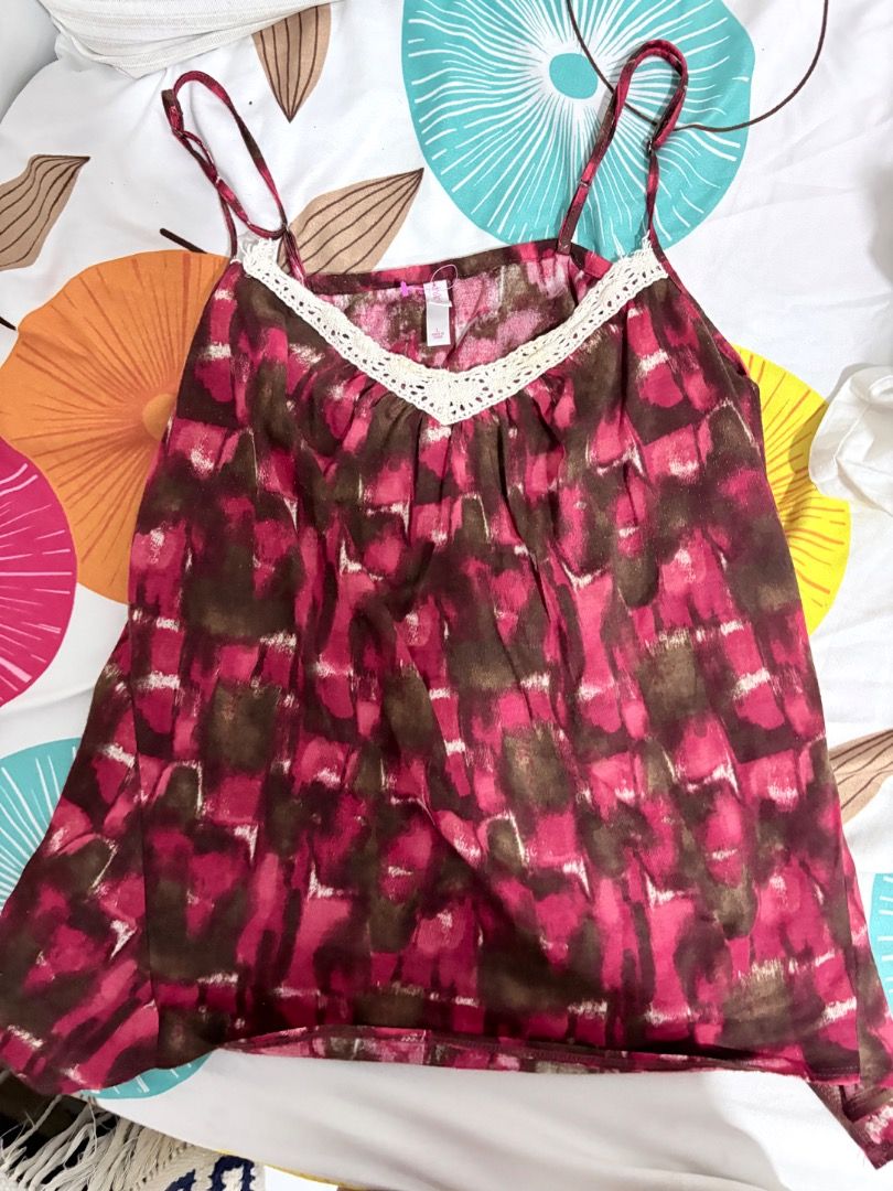 Laced Maroon and Brown Top (Category: Sleeveless) located in Caloocan City. Submitted by chokobutter (Listing ID 1446455802, Image 1). Description: .