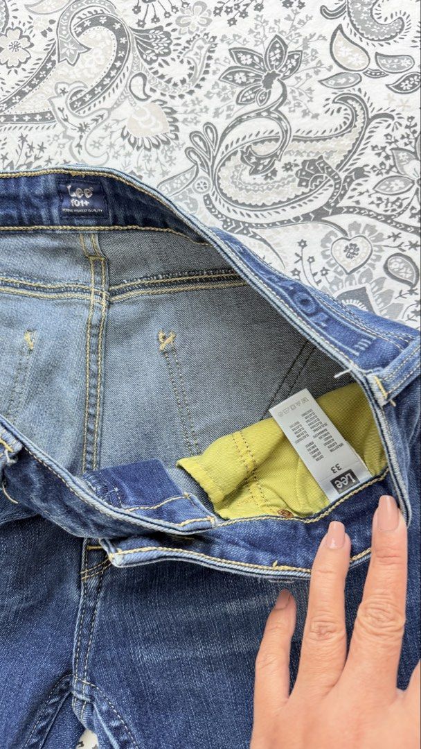 Lee 101 Jeans (Category: Jeans) located in Pasay City. Submitted by jitjitindera (Listing ID 1446427404, Image 3). Description: Lee Skinny Jeans • Size 32 stretched ₱500 • Size 33 stretched ₱500 • Size 34 - not stretched ₱500 I’m usually size US8 / Large / EU40. .