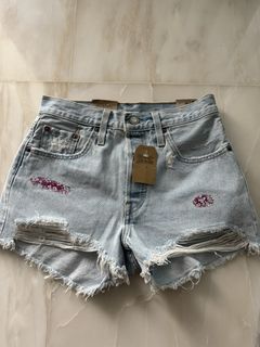 (Category: ) located in . Submitted by clothesxcottage (Listing ID 1446445559, Image 1). Description: .