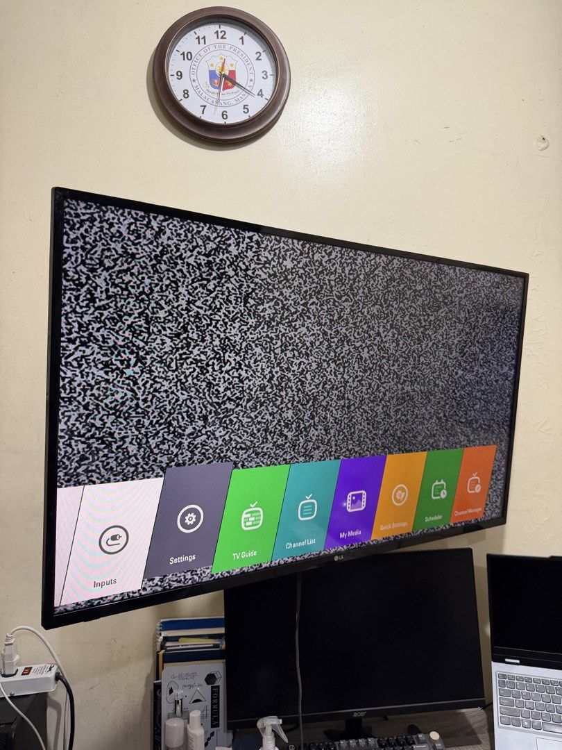 LG 43-inch Full HD LED TV (Category: TV) located in Manila. Submitted by katchifu (Listing ID 1446464975, Image 2). Description: For sale : LG 43-inch Full HD LED TV All good condition po ( need new remote) honest issue : Some buttons of the remote are not working Pm for more details😊 Location: Mabini st Malate Manila📍.