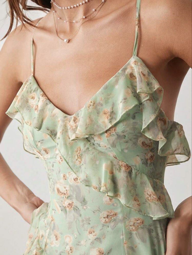 Light Green Floral Ruffle Dress (Category: Dresses) located in Manila. Submitted by chelledy (Listing ID 1446459886, Image 3). Description: Bought it for 900+ on app Wore only once.