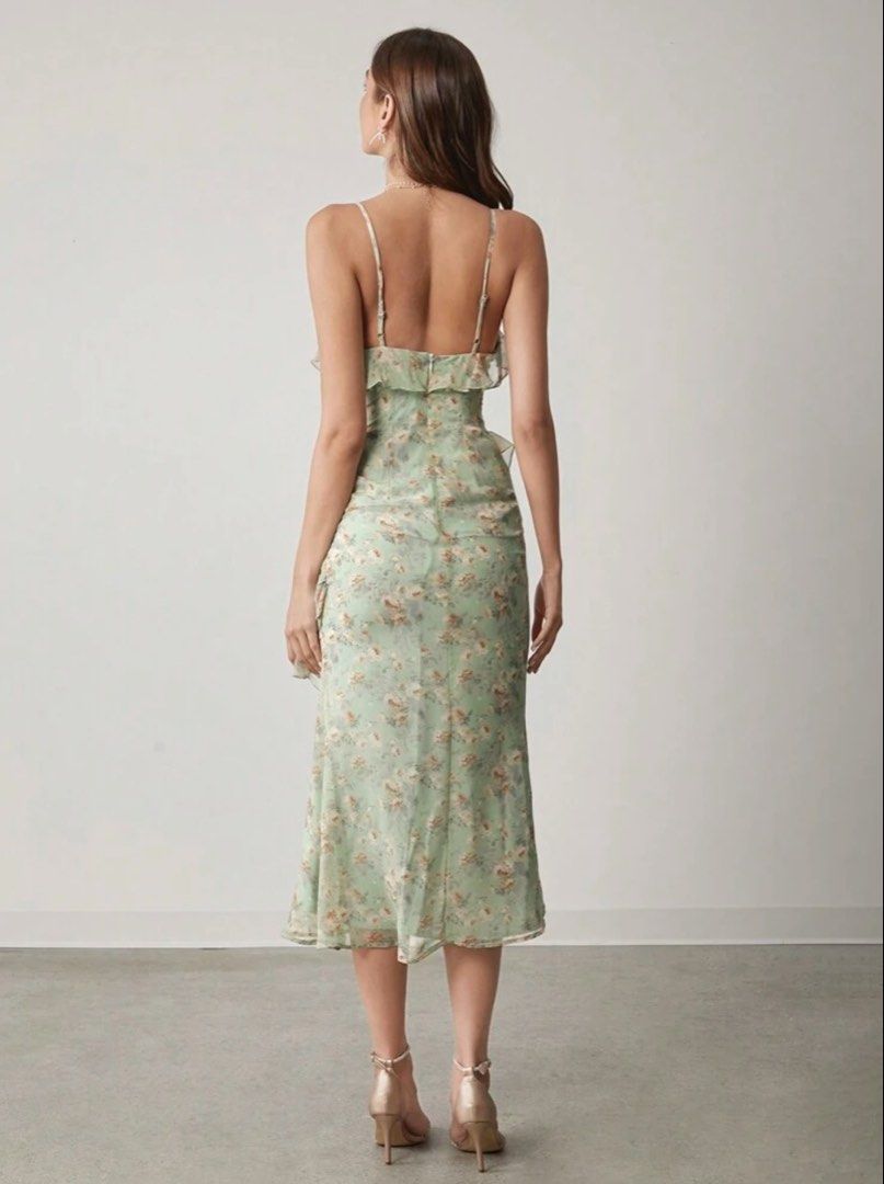 Light Green Floral Ruffle Dress (Category: Dresses) located in Manila. Submitted by chelledy (Listing ID 1446459886, Image 2). Description: Bought it for 900+ on app Wore only once.