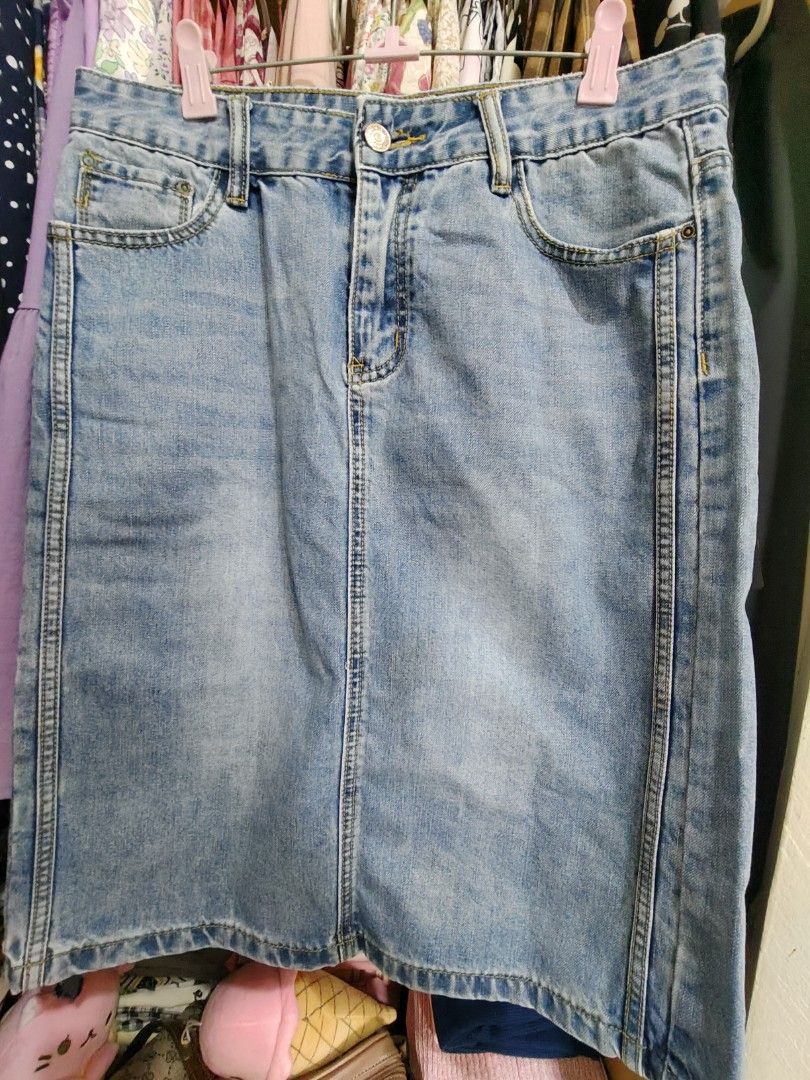 Light Wash Denim Midi Skirt with Back Slit (Category: Skirts) located in Manila. Submitted by jadmcl (Listing ID 1446412623, Image 1). Description: - Classic light wash denim midi skirt - Comfortable fit with a back slit for easy movement - Two front pockets and two back pockets - Brand tag visible on back pocket - Versatile for casual outfits, pairs easily with tops and shoes.