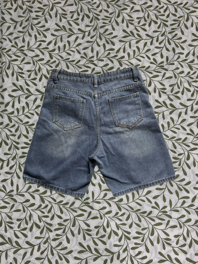 light wash denim shorts jorts (Category: Shorts) located in Bacoor. Submitted by ukhayz (Listing ID 1446435899, Image 2). Description: light wash denim mid waist jorts from orange app flaws: small hole in pocket, don’t put small items inside waist: 28 length: 18 mop: gcash / bdo.