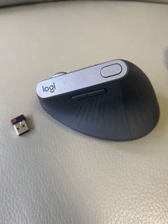 Logitech Vertical M-R7004 Wireless Mouse506961406503178240
