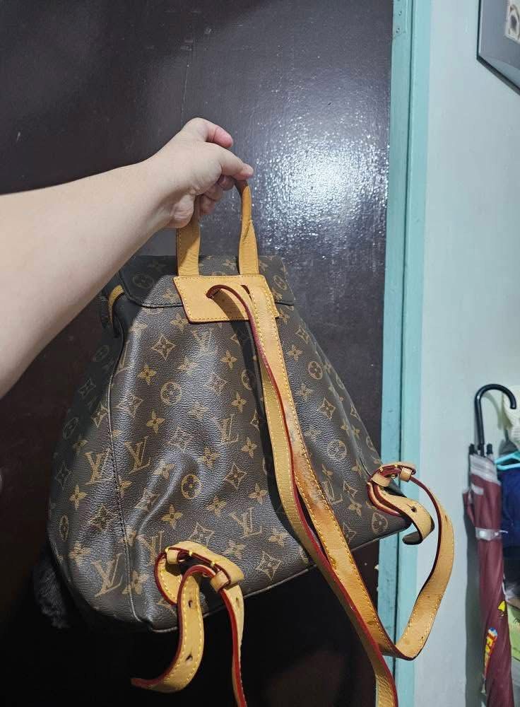 louis vuitton back pack with code (Category: Luxury Bags & Wallets) located in Manila. Submitted by joeydiana12 (Listing ID 1446524132, Image 3). Description: lv back pack with code..