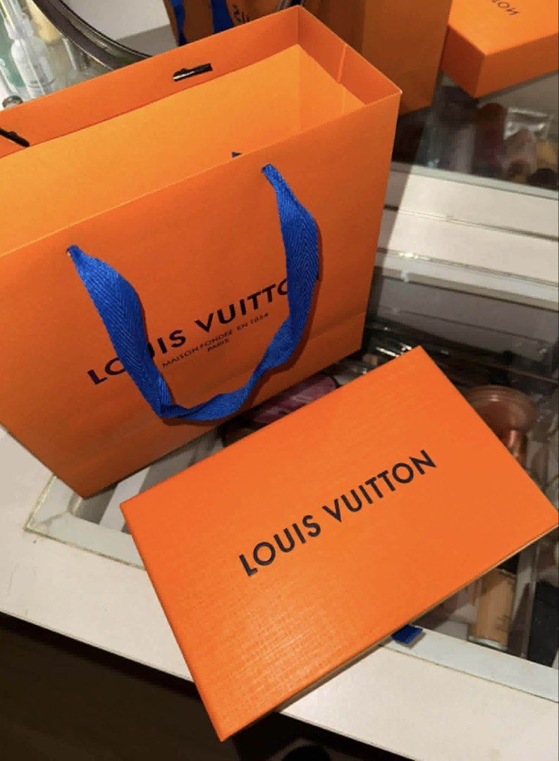 Louis Vuitton Brazza Wallet – Monogram Eclipse Giant (Category: Luxury Bags & Wallets) located in Binan City. Submitted by colormehappyph (Listing ID 1446499785, Image 2). Description: Louis Vuitton Brazza Wallet – Monogram Eclipse Giant 🖤 Selling my Louis Vuitton Brazza Wallet in the sought-after Monogram Eclipse Giant canvas. Features: • Monogram Eclipse Giant coated canvas • Gray leather lining • Multiple card slots and compartments for cash,