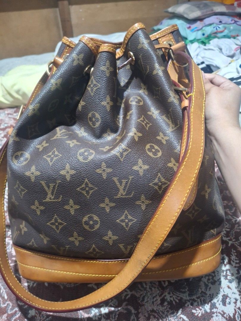 10:10 SALE Louis Vuitton Noe GM (Category: Luxury Bags & Wallets) located in Lipa City. Submitted by kathethings (Listing ID 1446403476, Image 1). Description: Authenticity not Guaranteed No Refund , No Exchange Buy at you own Risk Japan Pre-owned - Classic Louis Vuitton bucket bag - Monogram canvas with leather trim and straps - Secure drawstring closure - Shows some signs of wear on leather and canvas - Interior is clean - Timeless and iconic p