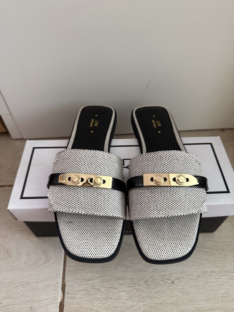 Lyn Sandals (Category: Flats & Sandals) located in Bacoor. Submitted by c8declutters (Listing ID 1446407737, Image 3). Description: Lyn Sandals Color: Black Size: 37 Condition: Used Once Price: ₱1,200.