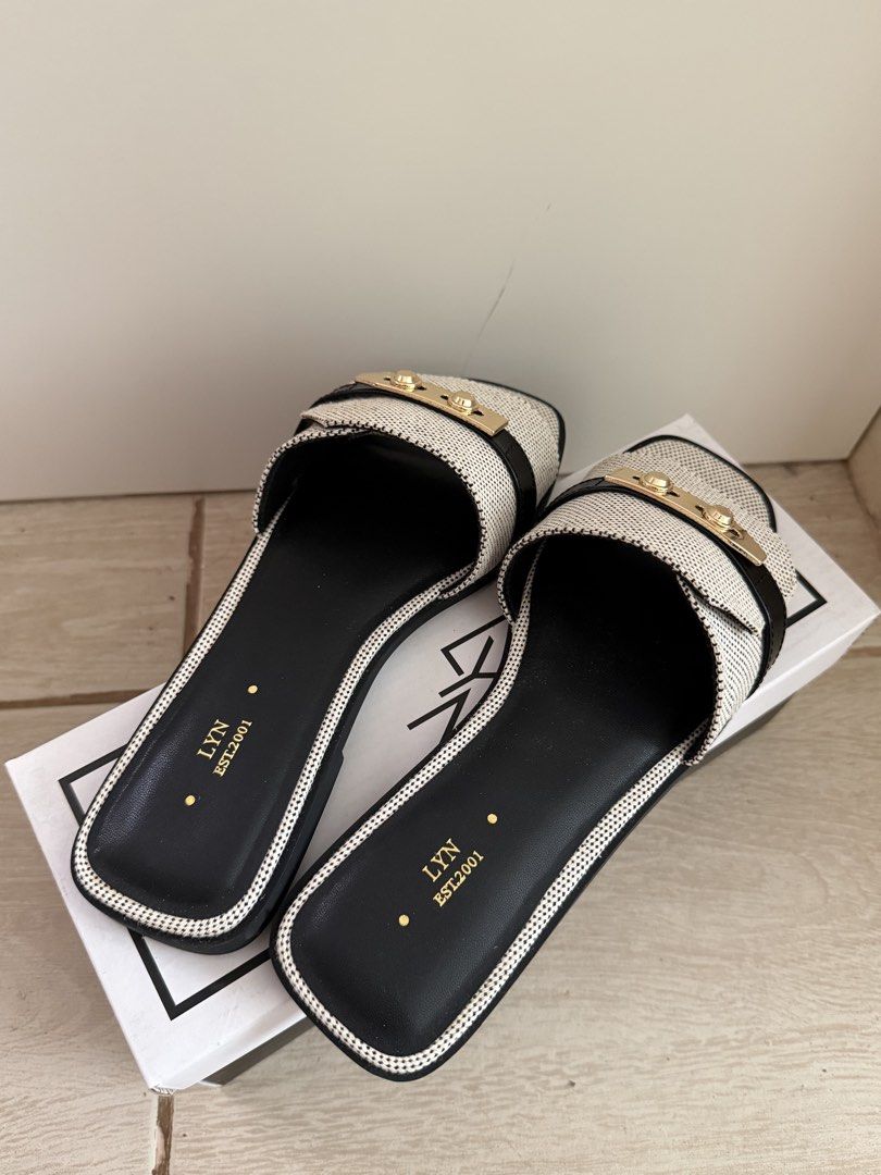Lyn Sandals (Category: Flats & Sandals) located in Bacoor. Submitted by c8declutters (Listing ID 1446407737, Image 2). Description: Lyn Sandals Color: Black Size: 37 Condition: Used Once Price: ₱1,200.
