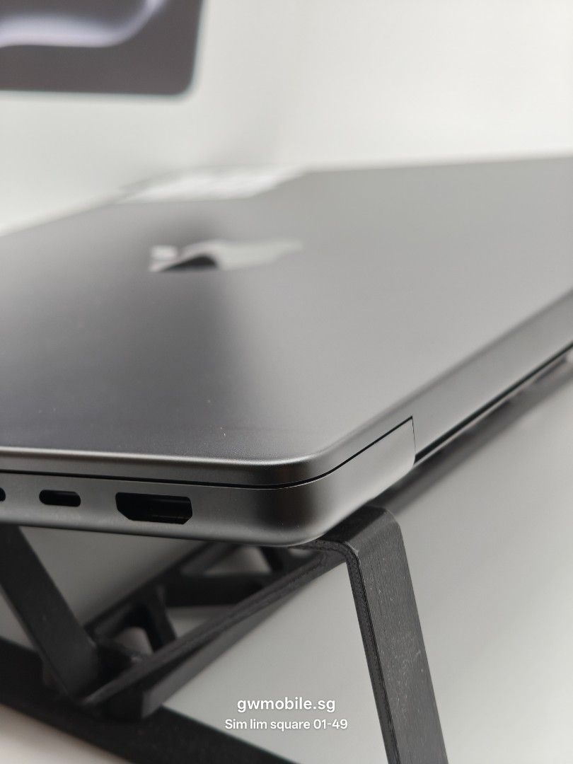 MacBook Pro M5 32/1TB 14 inch 55870494749898737592326