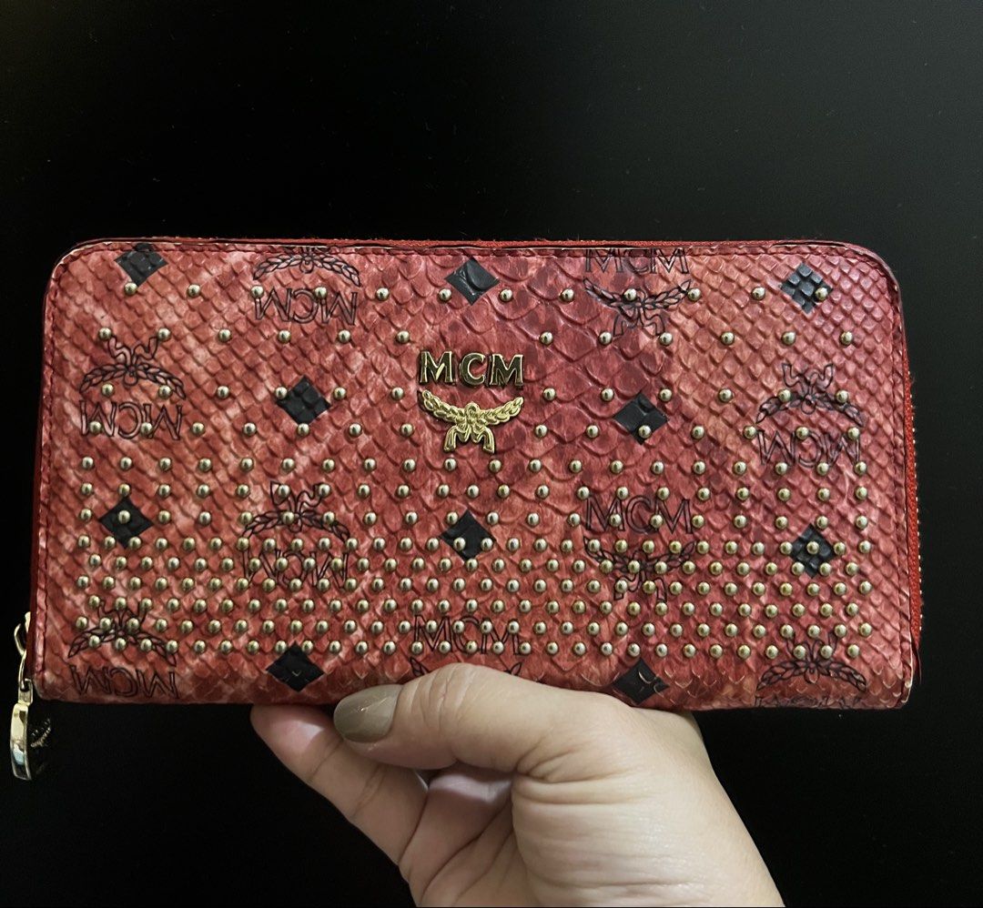 McM wallet (Category: Luxury Bags & Wallets) located in Valenzuela. Submitted by dianzskiyo (Listing ID 1446466573, Image 1). Description: 📍SELF - AUTHENTICATION📍 LOCATION : VALENZUELA 🎀A V A I L A B L E! 🎀 SOLD ITEMS ARE MARKED OR DELETED Preloved McM snakeskin wallet 📍 what you see is what you get 📍 Managed ur expectation - this is preloved 📍 Slightly negotiable 📍 All details were already posted (pls check photos para iwas sa redundant 