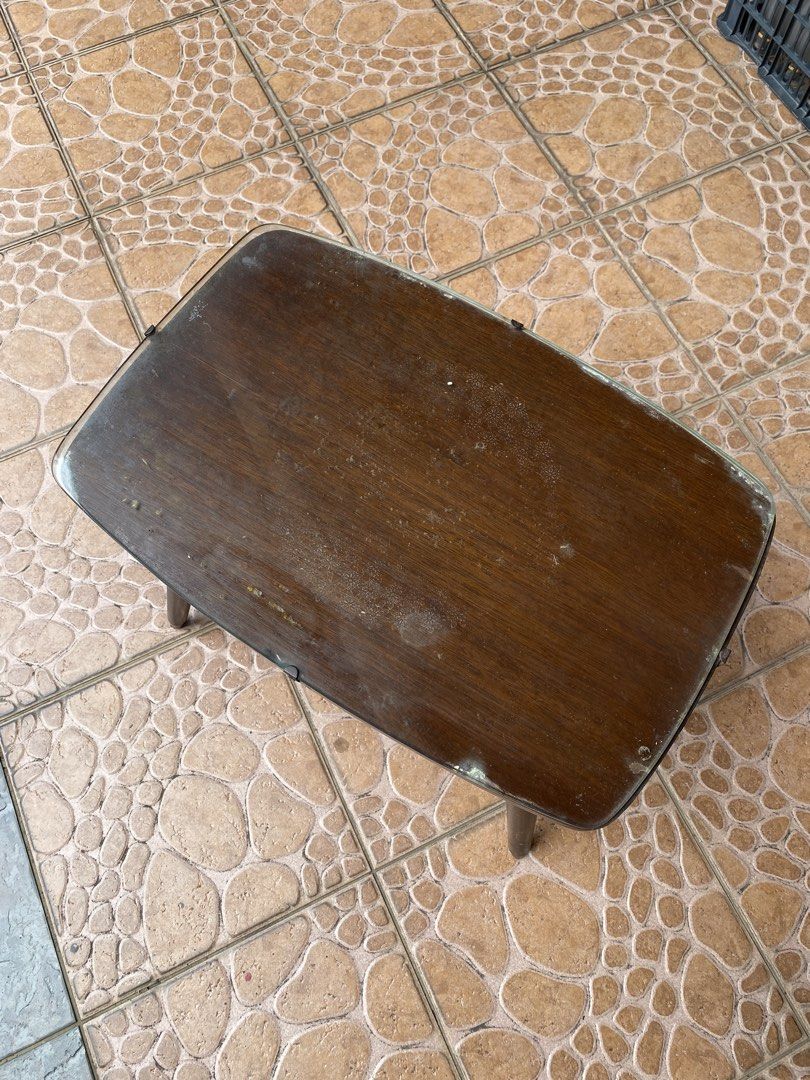 Meja Sudut Kayu Antik (Category: Vintage Collectibles) located in Bangi. Submitted by shzninaa (Listing ID 1446360340, Image 2). Description: Saiz : tinggi 14 inci x panjang 17.5 inci x lebar 12 inci.