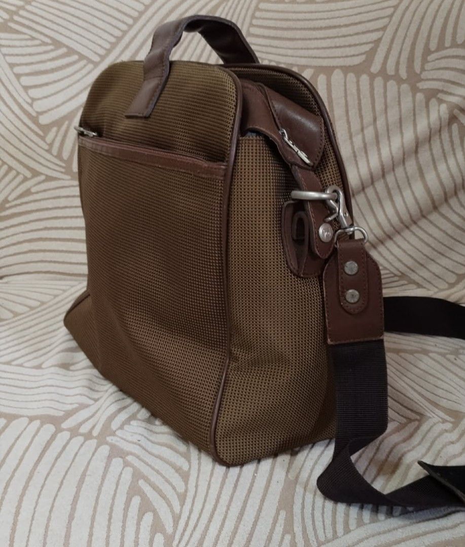 Messenger Bag unisex Pierre Cardin (Category: Announcements) located in Davao. Submitted by zinbad (Listing ID 1446416358, Image 3). Description: .
