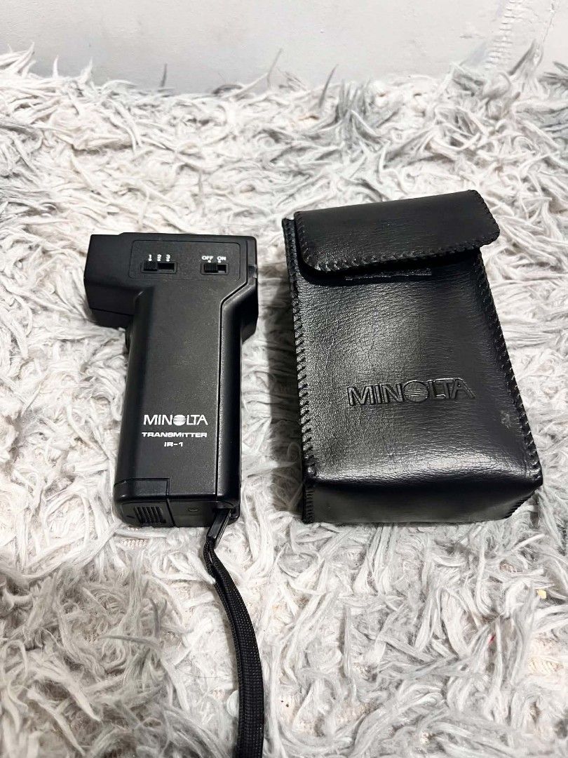 Minolta Transmitter IR-1 with Case (Category: Other Photography Accessories) located in Manila. Submitted by ronan_rndms2026 (Listing ID 1446346376, Image 1). Description: - Minolta IR-1 transmitter - Includes original leather case - Tested and confirmed working - Ideal addition to your Minolta camera setup Issues: May rust sa bandang holder see pics Can send video na working Location: Calamba, Laguna MOD: Lalamove or J&T MOP: GCash.