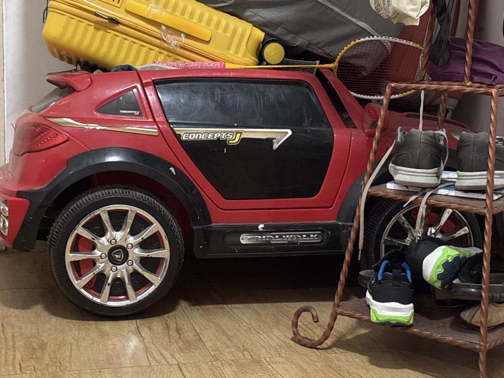 Mobil jalan remote besar (Kategori: Mainan & Baby Walker) berada di Cileungsi. Dikirim oleh kernutpl (ID iklan 1446513641, Gambar 1). Deskripsi: Beli 2.6jt ini remotenya rusak ya ..