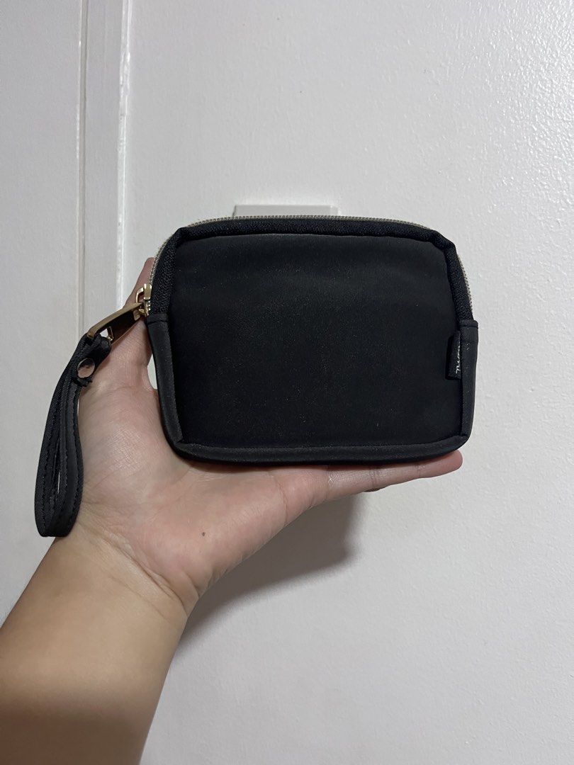 Mumi Coin purse (Category: Purses & Pouches) located in Batangas. Submitted by abv13 (Listing ID 1446504137, Image 1). Description: .