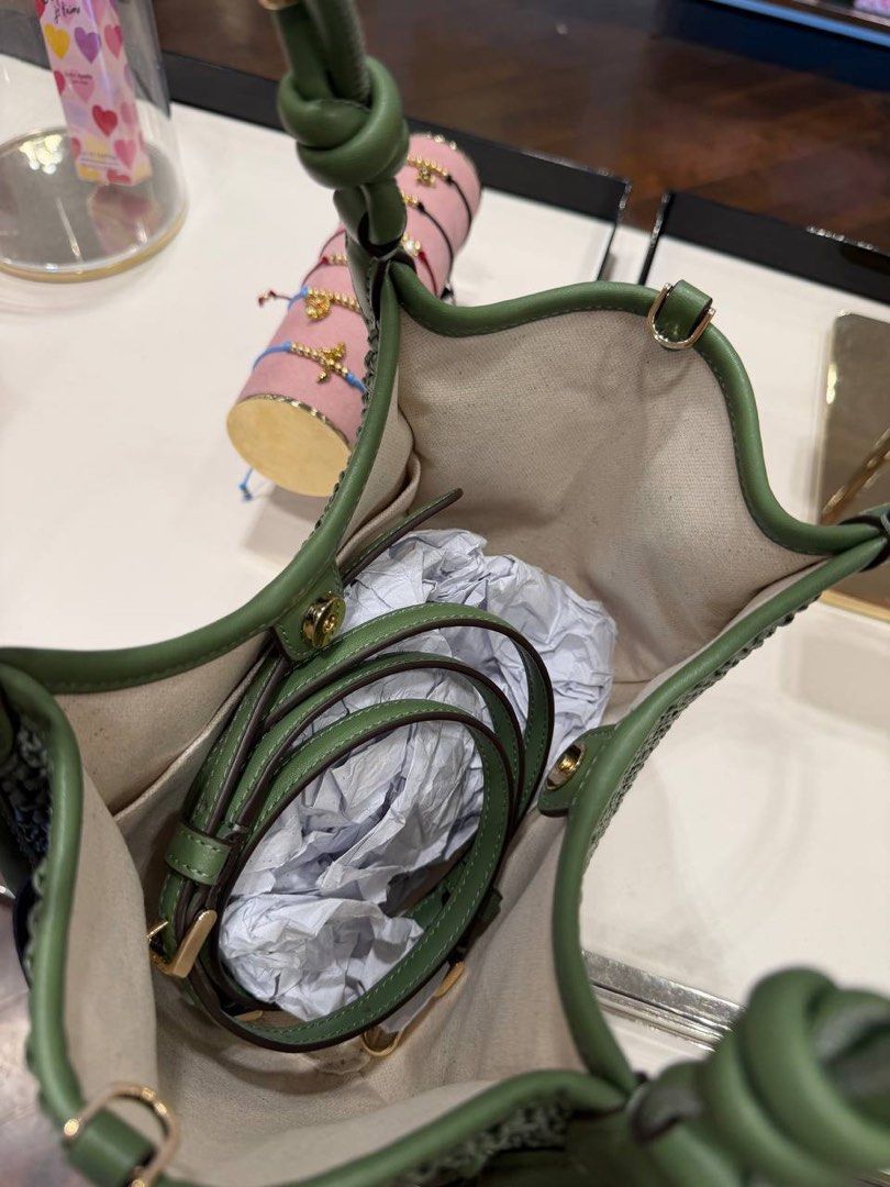 [New Arrivals] Kate Spade Stash Straw Mini Carryall Bag (Category: Bags & Wallets) located in Kuala Lumpur. Submitted by psauthenticbags (Listing ID 1446398575, Image 3). Description: ✅ Authentic Kate Spade from US Outlet (have sticker barcode from outlet) ✅ No copy ori bags. Please see review from customers on Review tab ✅ Deposit as low as RM100. Balance can pay before ship out to customer ✅ WS 017.825.3161/016.245.3161 or chat to order ✅ Join 