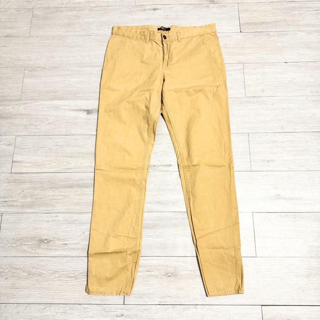 Nic Morris Khaki Chino Pants (Category: Chinos) located in Manila. Submitted by destashedmnl2 (Listing ID 1446399687, Image 1). Description: 💫 FREE SHIPPING WITHIN METRO MANILA 💫 (₱500 & up worth of purchase via J&T) ✨ Size: L-XL ✨ Measurement: W- 32-34" L- 42" 🩶 Message me for more info/photos. 😊 🩶 MOP: BDO/BPI/GCASH/GOTYME 🩶 MOD: -Lalamove (Same Day Delivery: Metro Manila and nearby provinces) -J&T ; starts at ₱50 sf (Metro Manila/Provinc