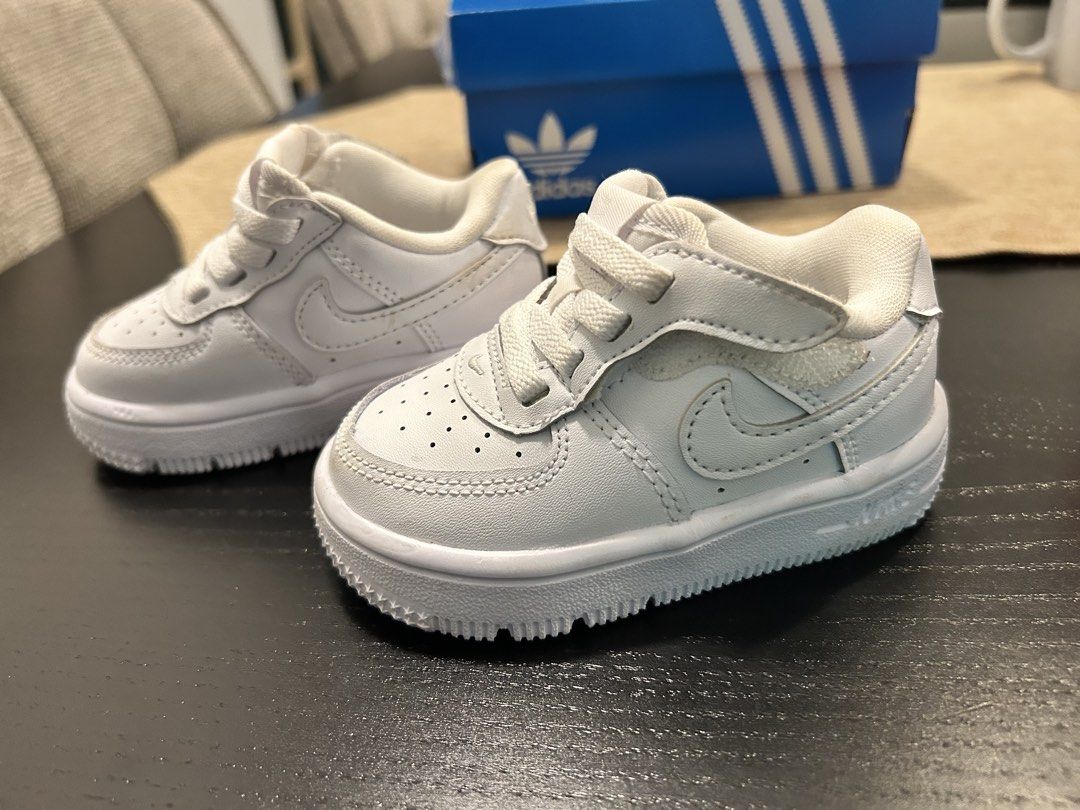 Nike Air Force 1 Low EasyOn Toddler Shoes White (Category: Babies & Kids Fashion) located in Kuala Lumpur. Submitted by dddin18 (Listing ID 1446383580, Image 2). Description: Nike Force 1 EasyOn (TD) – Triple White – Excellent Condition Selling a pair of 100% authentic Nike Force 1 EasyOn (TD) in the timeless Triple White colourway. * Condition: Excellent, almost like new * Rarely worn * Size: US 4C (UK 3.5 / EU 19.5 / 10 cm) * Suitable for: Appr