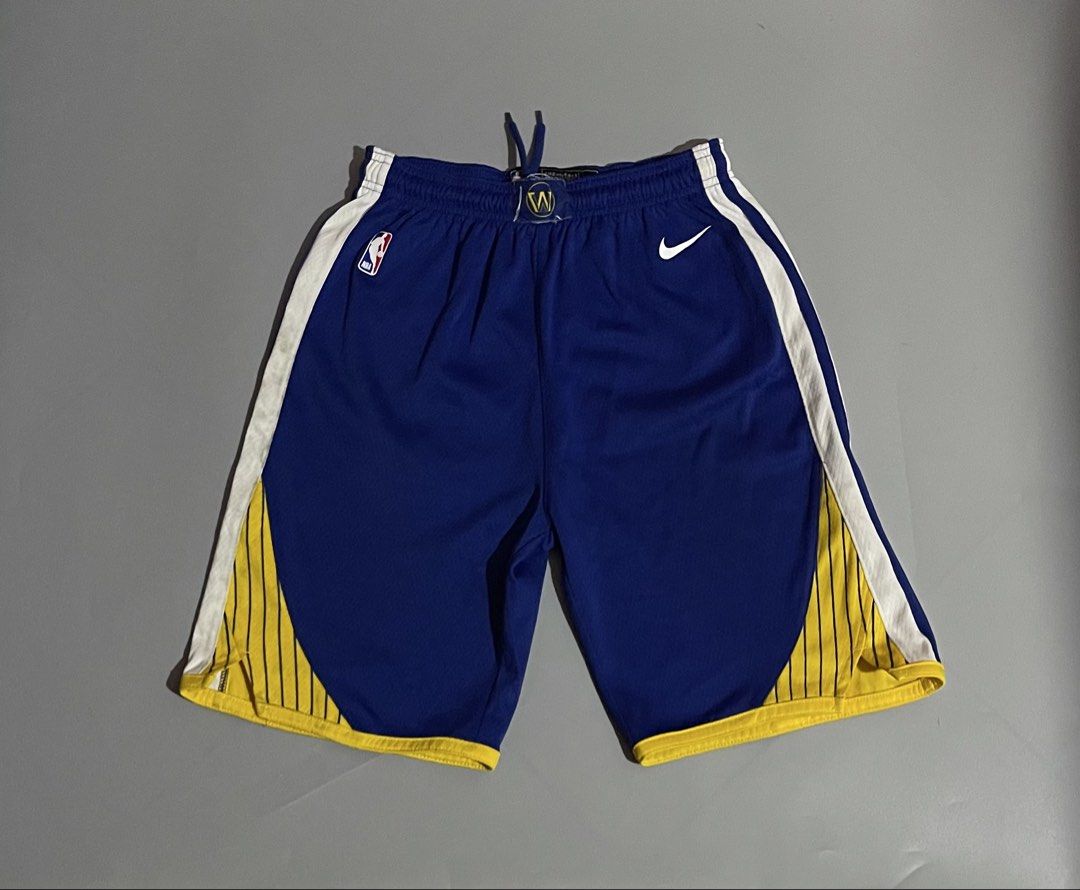Nike Golden State Warriors Jersey Type Short (Category: Shorts) located in Angeles City. Submitted by andreiboughts (Listing ID 1446521845, Image 1). Description: Length: 19-20 Waist: 24-36 (Garterized) Condition: 9/10 Color rate: 9.7/10 Issue (s): minimal stain, hairline on swoosh and minor scratches Still in presentable and Good Condtion Complete Tags ✅ Large on tag.