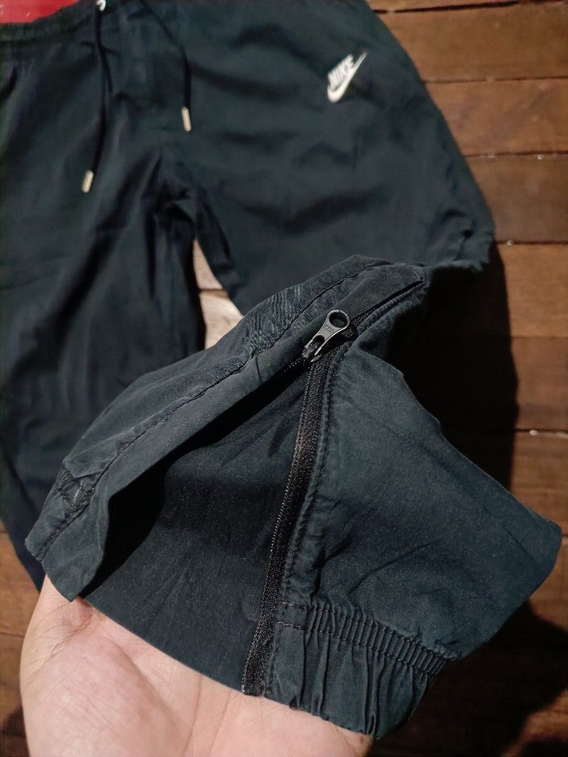 Nike Woven Track Pants Joggers (Category: Joggers) located in Manila. Submitted by lootnlatch (Listing ID 1446522496, Image 3). Description: 32-38x37 excellent condition issue pinhole lang di gaano halata see last pic.