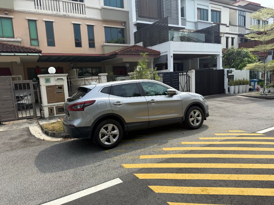 Nissan Qashqai 1.2 DIG-T Lite (A) (Category: Used Cars) located in Singapore. Submitted by mnphonicriot (Listing ID 1446526727, Image 2). Description: Comes with 3 remaining servicing (5000km/6 mth interval) with Tan Chong to last until COE expiry. No mechanical issues. Used by wife to ferry kids around. Apologies but will not be responding to dealers / consignors. Fully serviced with Tan Chong from Day 1 - full service records available and veri