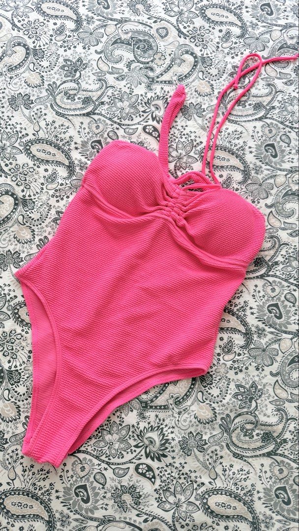One piece - Swimsuit (Category: Bikinis & Swimsuits) located in Pasay City. Submitted by jitjitindera (Listing ID 1446427894, Image 1). Description: Wore once..