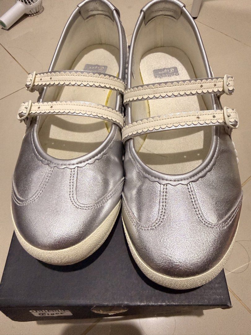 Onitsuka Tiger Mexico 66 TGRS (Ballerina) (Kategori: Sepatu Wanita) berada di Sleman. Dikirim oleh saiisaima (ID iklan 1446365117, Gambar 2). Deskripsi: Preloved. Size 40 insole 25.5 Like New, baru 3x pemakaian. masih mulusss banget!! Original, beli langsung di store Onitsuka Tiger PIM 3 ya :).