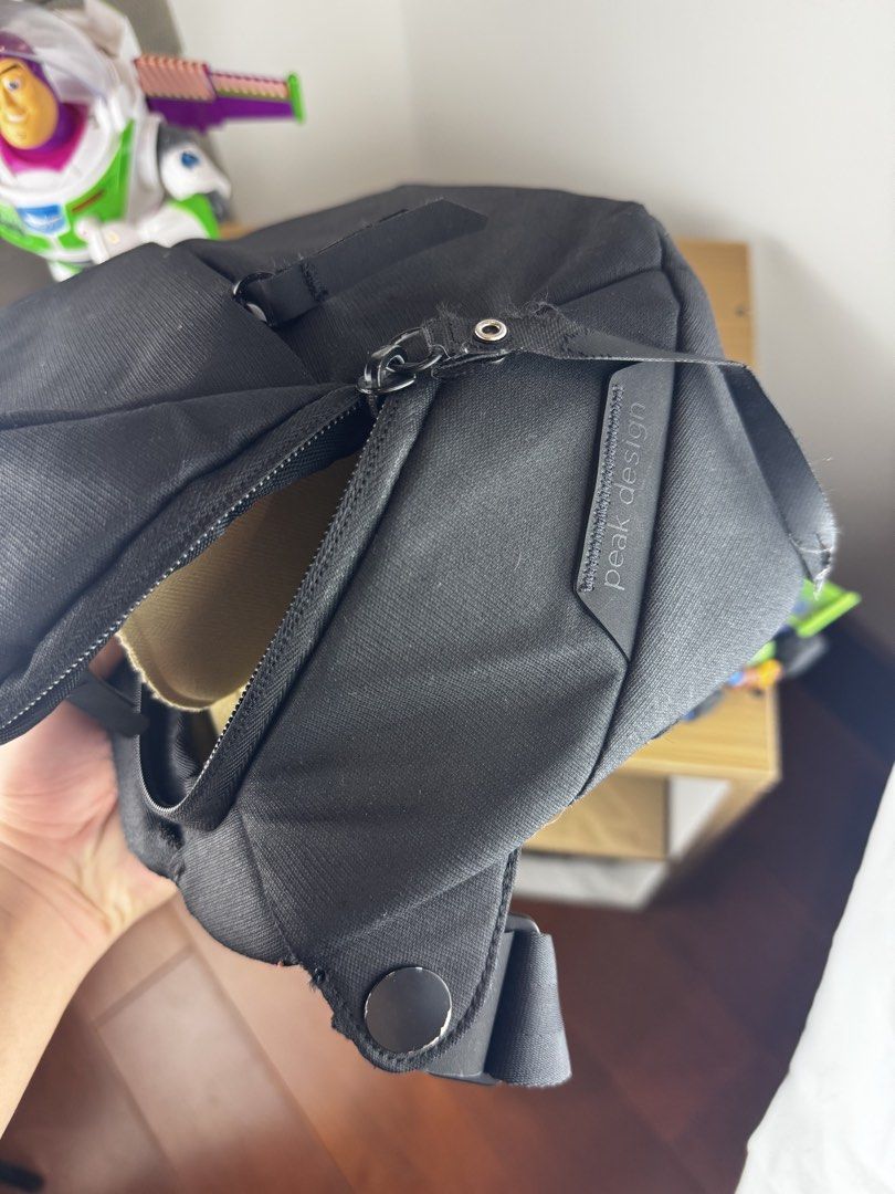 PeakDesign EveryDay Sling 5L (Category: Camera Bags & Carriers) located in Davao. Submitted by fendertroy (Listing ID 1446501677, Image 3). Description: .