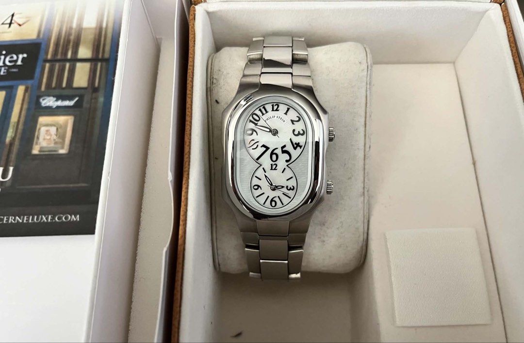 Philip Stein Signature Series (Category: Luxury Watches) located in Paranaque City. Submitted by otvgreatness (Listing ID 1446530792, Image 1). Description: Philip Stein Signature Series 2-MOPGR Movement Type: Quartz Strap Attachment: Interchangeable Water Resistant: 30 Meters Case Size: 50mm Condition: Rarely used. W/ International Warranty Card P 25,000.00.